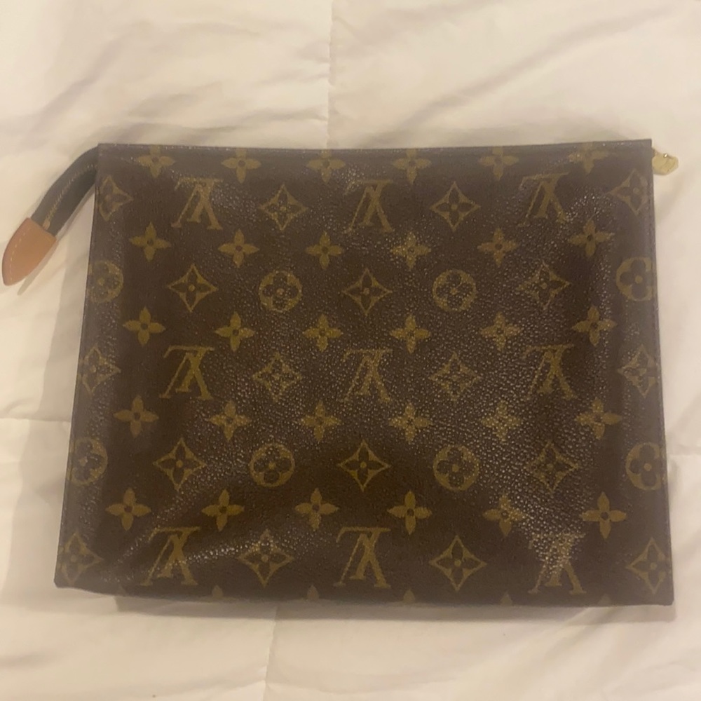 Louis Vuitton Toiletry 26